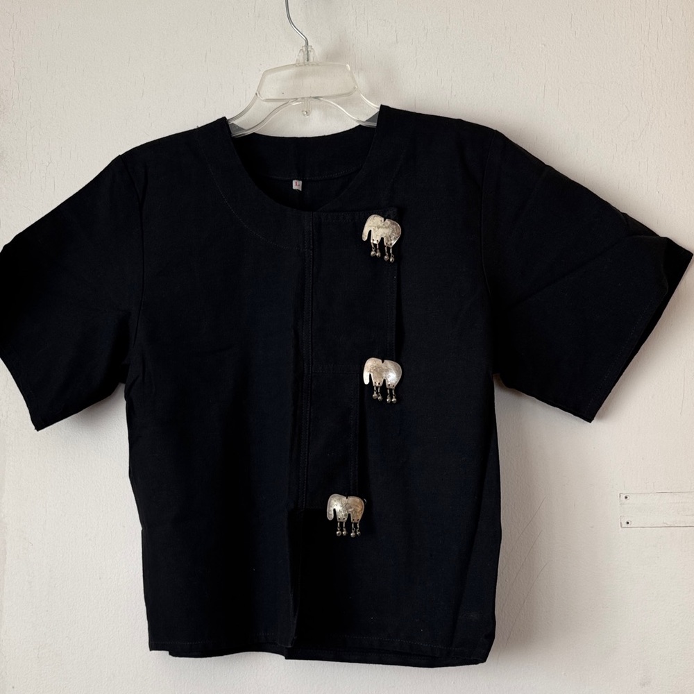 Women’s Black Linen Short Sleeves with Silver Elephant Accent Buttons. Large - Picture 1 of 6